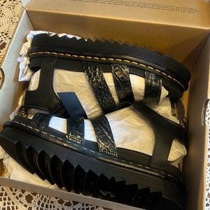 NWT Dr. Martens Blaire Gunmetal Wild Croc Embossed size 9